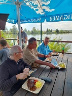 Günter Schmidt beim Essen