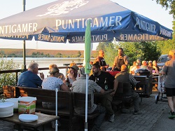 Fischer beim Essen