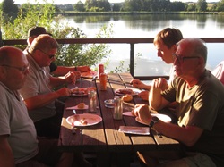 Jakob Antony beim Essen