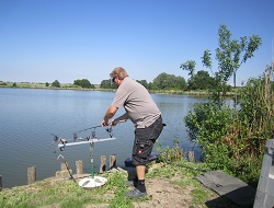 Harald Schalkhas mit Angel