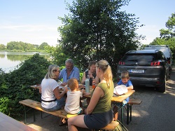 Gerhard Vogler beim Essen