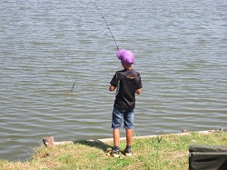 Fischer beim Auswerfen