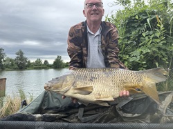 Dieeter Antony mit Karpfen
