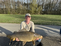 Dieter Antony mit Karpfen